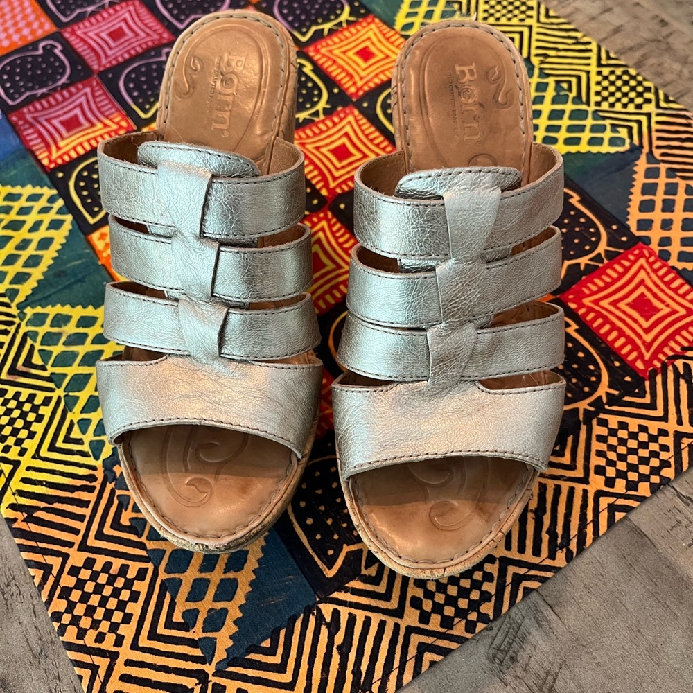 Born Platinum platform with Wide Straps and Modern Design